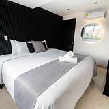 Modern Jacuzzi Suite • AC + Views photo 13