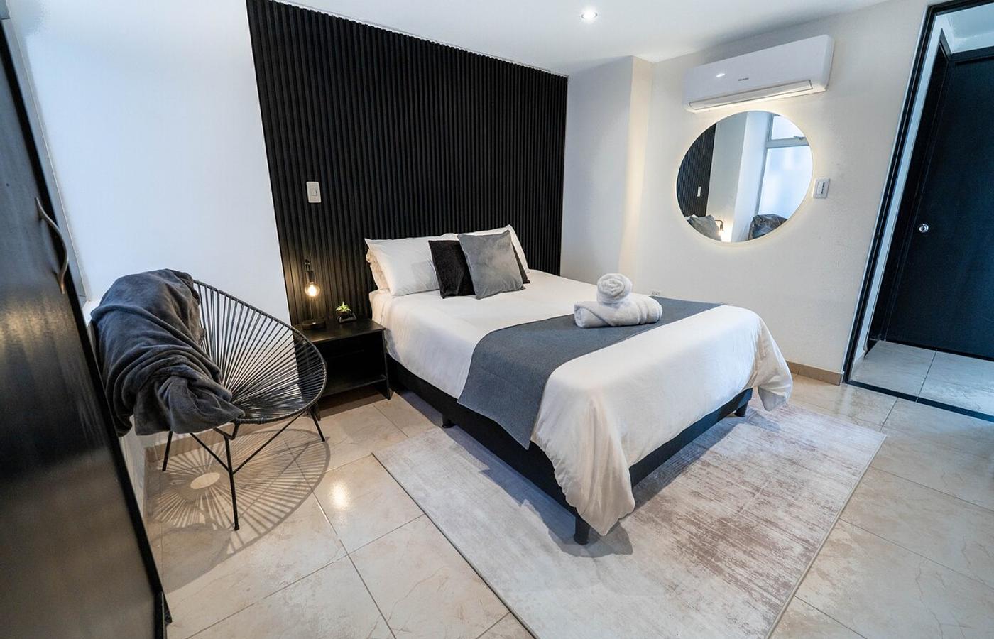 Modern Jacuzzi Suite • AC + Views photo 4