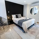 Modern Jacuzzi Suite • AC + Views photo 8