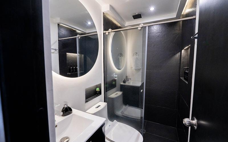 Modern Jacuzzi Suite • AC + Views photo 5
