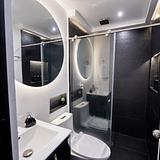 Modern Jacuzzi Suite • AC + Views photo 5