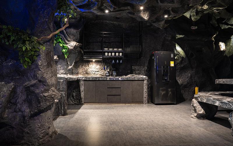 La Rock • 5BR King Bed Cave + Jacuzzi @ Lleras photo 3