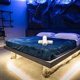 La Rock • 5BR King Bed Cave + Jacuzzi @ Lleras photo 14