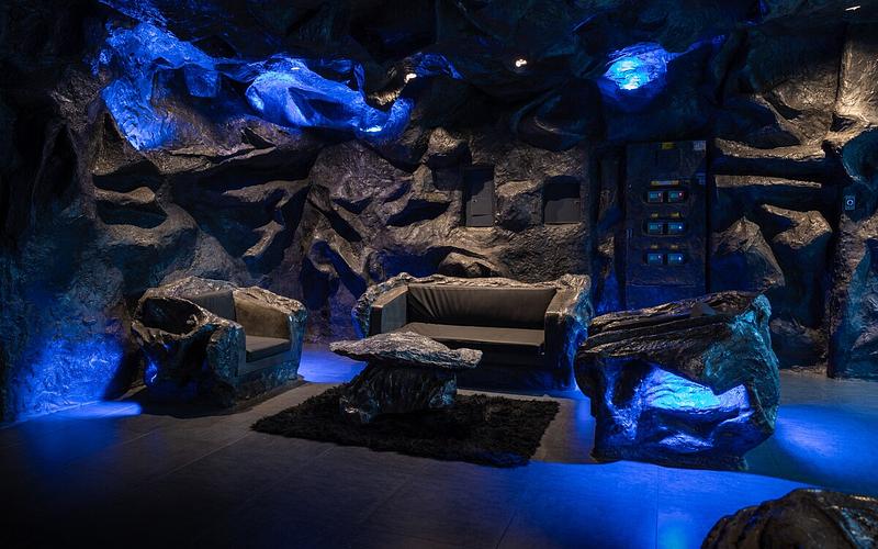 La Rock • 5BR King Bed Cave + Jacuzzi @ Lleras photo 5