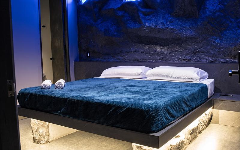 La Rock • 5BR King Bed Cave + Jacuzzi @ Lleras photo 2