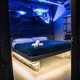 La Rock • 5BR King Bed Cave + Jacuzzi @ Lleras photo 11