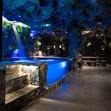 La Rock • 5BR King Bed Cave + Jacuzzi @ Lleras photo 15