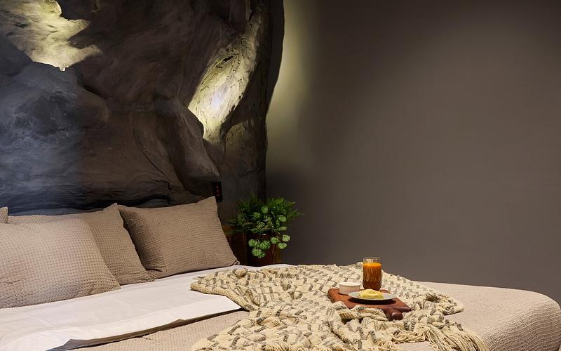 La Rock • 7BR King Bed Cave + Jacuzzi @ Lleras photo 1
