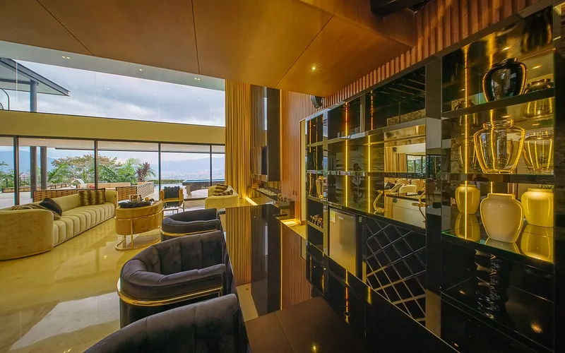 El Poblado Mansion | 7 Bedrooms-Pool•Jacuzzi•Sauna•Gym photo 2