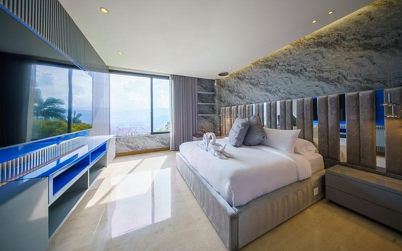 Luxury Mansion | 9 Bed•Maid•Pool•Jacuzzi•Sauna•Gym photo 3