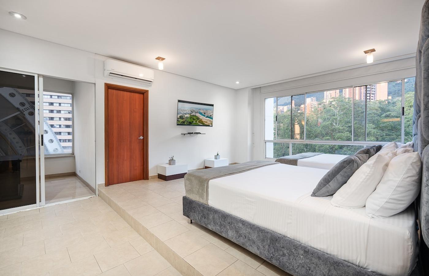 PH, Luxury Jacuzzi • Pool • 6BR • Views inPoblado photo 1