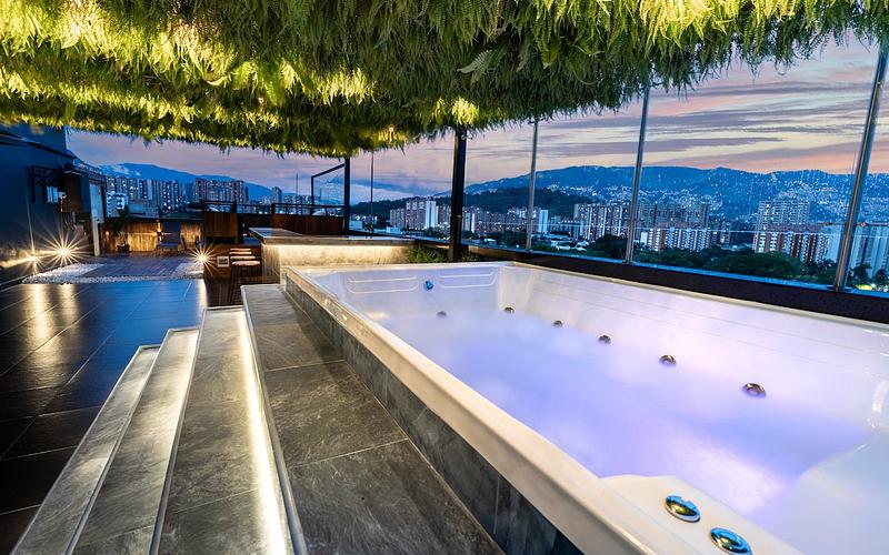 Penthouse • Private Jacuzzi + Sauna + Turkish Bath photo 5