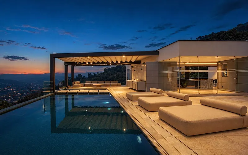 Luxury Skyline Villa with Pool photo 1