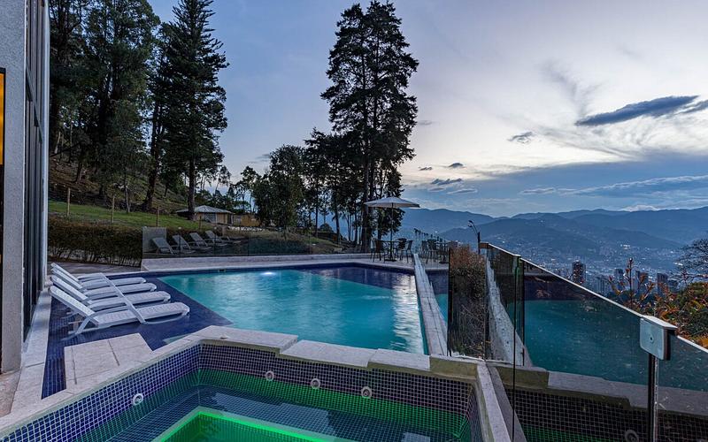 Skyline Pool Villa El Poblado photo 3