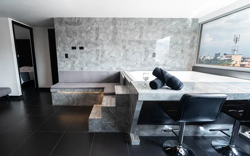 VIP Jacuzzi Suite • AC + City Views photo 3