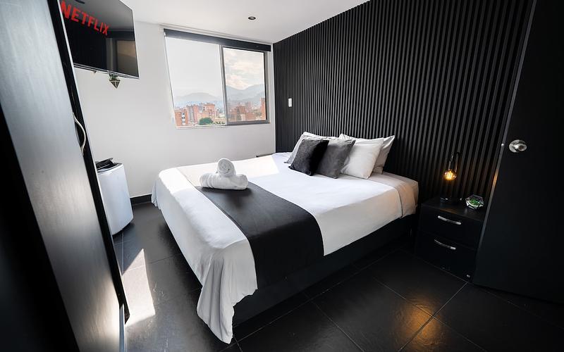VIP Jacuzzi Suite • AC + City Views photo 2