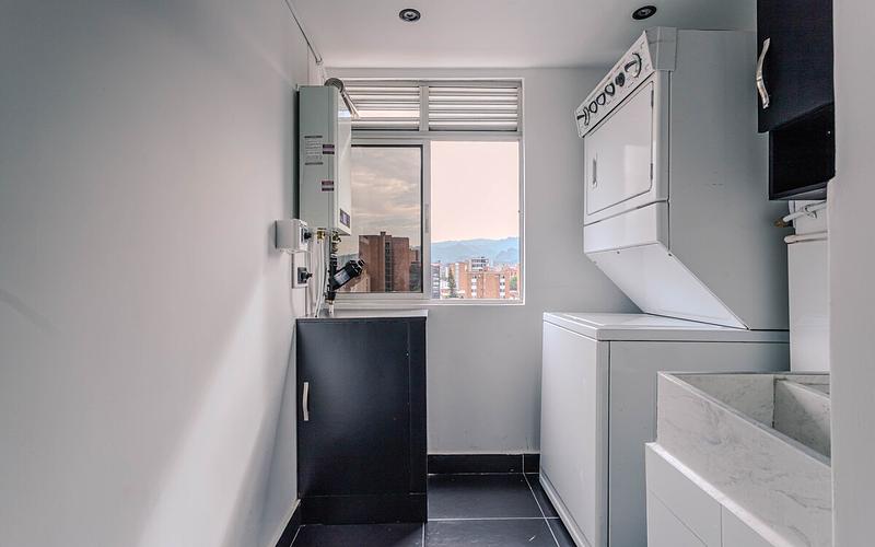 VIP Jacuzzi Suite • AC + City Views photo 4