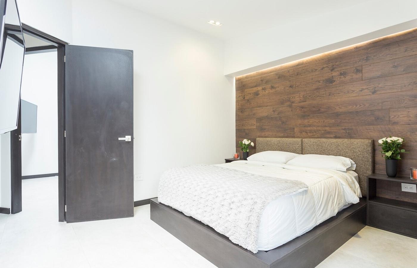Lleras Park | 3br Lux PH | Balcony | AC | Best Wifi | photo 1