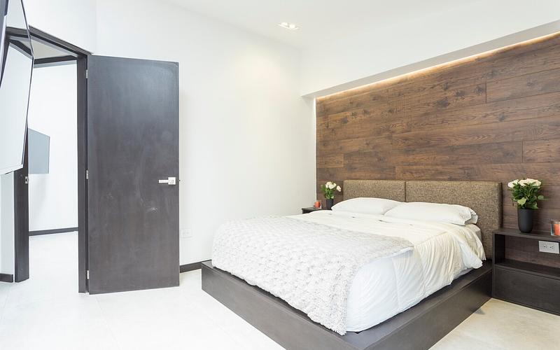 Lleras Park | 3br Lux PH | Balcony | AC | Best Wifi | photo 1