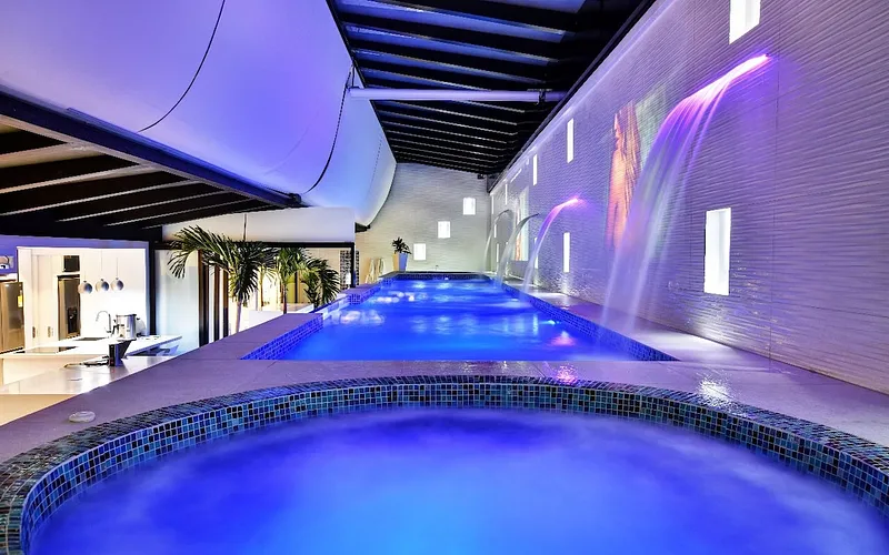 Parque Lleras 8br Luxury Apt. Glass Pool & 2 Jacuzzis photo 1